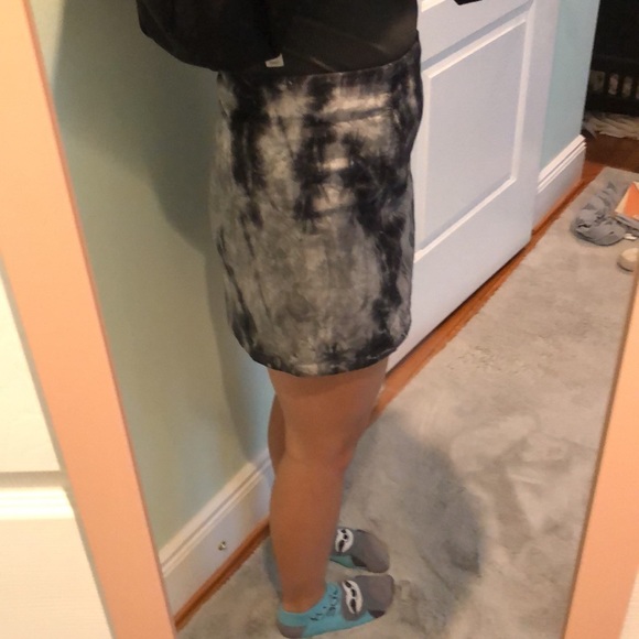 Urban outfitters grey and black skirt, has not been worn before, size large. - Picture 2 of 5